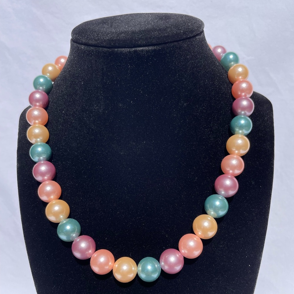 Handmade Shell Pearl Necklace - Picture 2 of 4